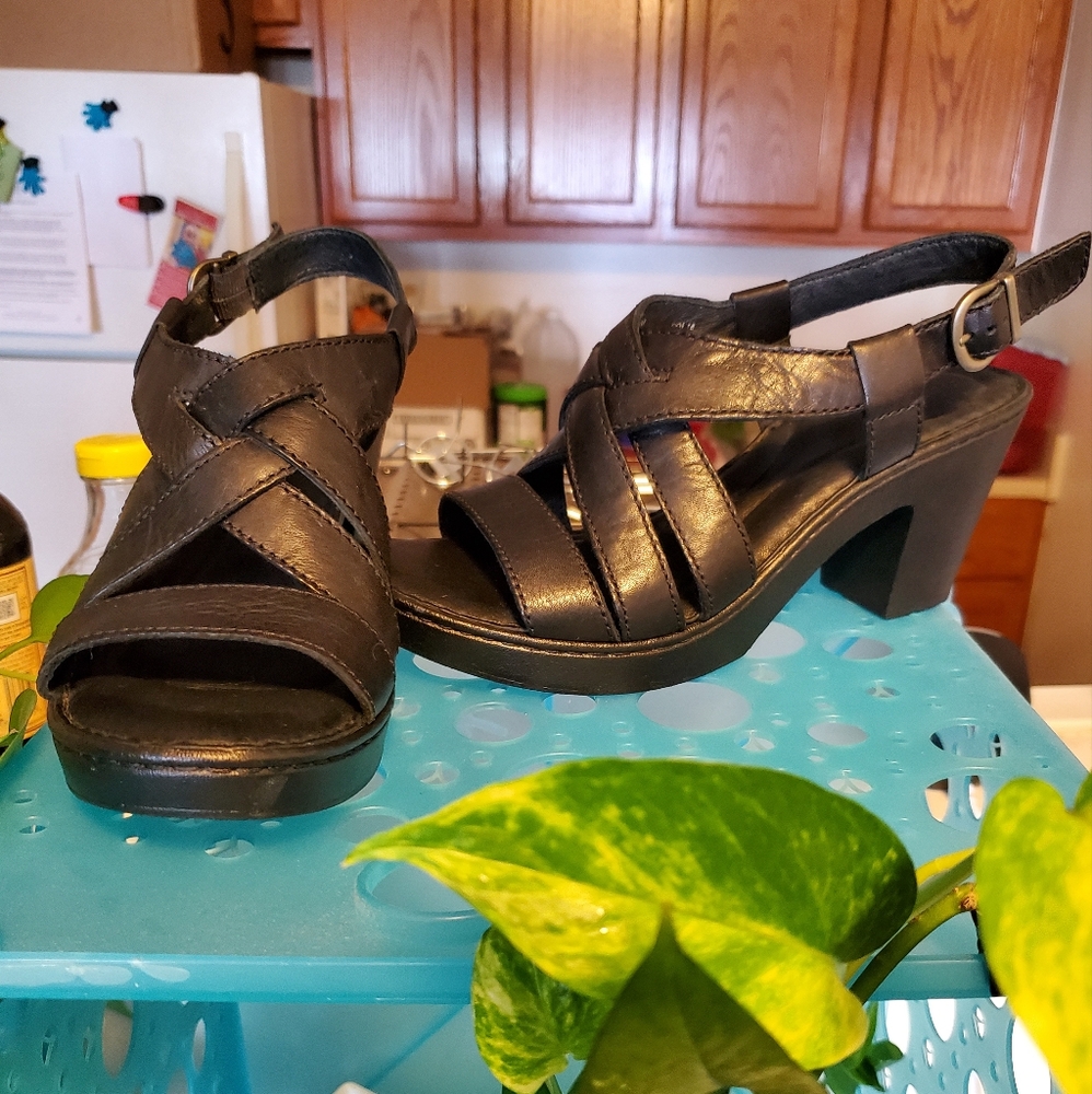 Black leather weave heeled sandals Women's 9